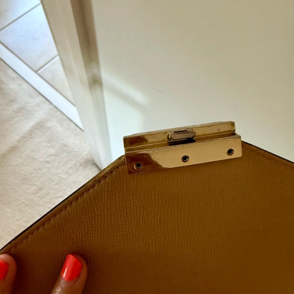 Longchamp Le Pliage Heritage Beige and Gold Crossbody Bag with Envelope Closure - Picture 6 of 10